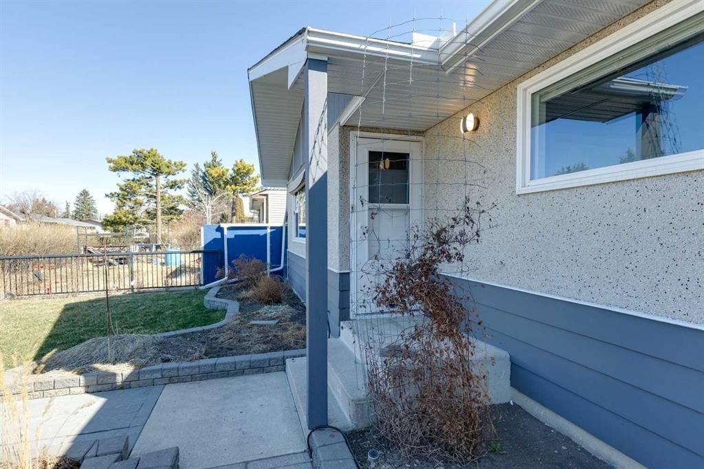1130 34 Street SE, Calgary — photo 3 of 46