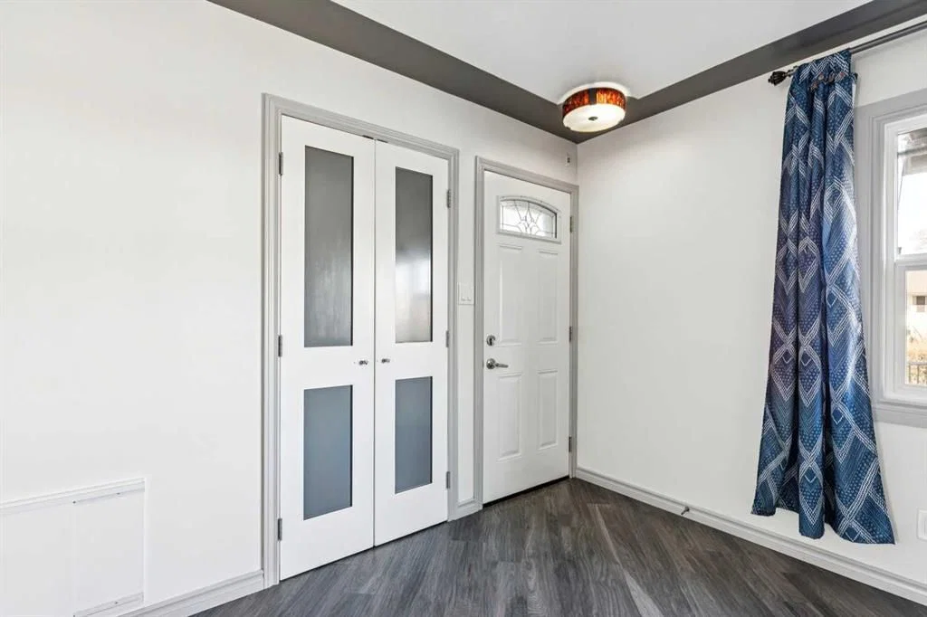 1130 34 Street SE, Calgary — photo 4 of 46