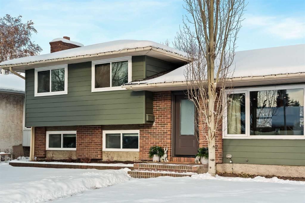 212 Vantage Place NW, Calgary — main listing photo