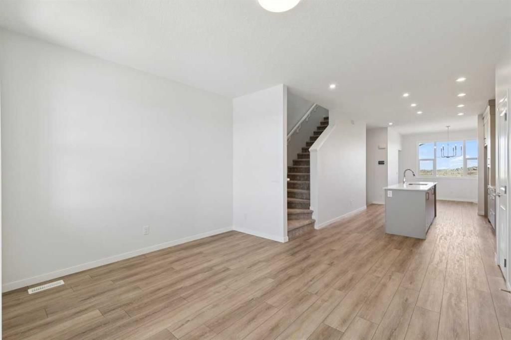 74 Lucas Heath NW, Calgary — photo 4 of 30