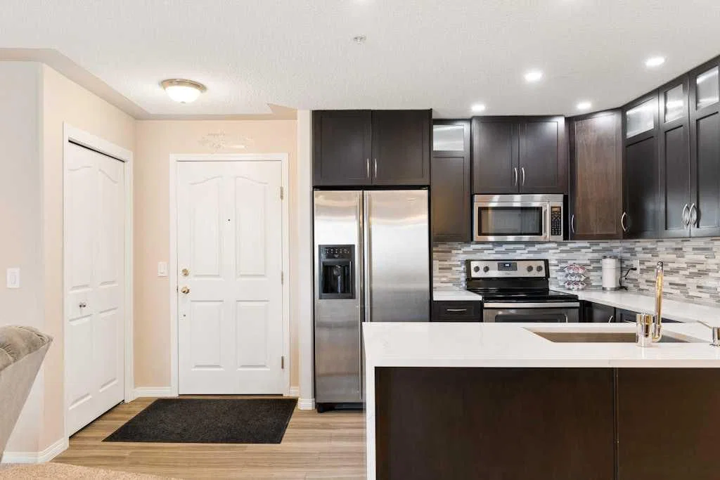 202, 345 Rocky Vista Park NW, Calgary — photo 2 of 31