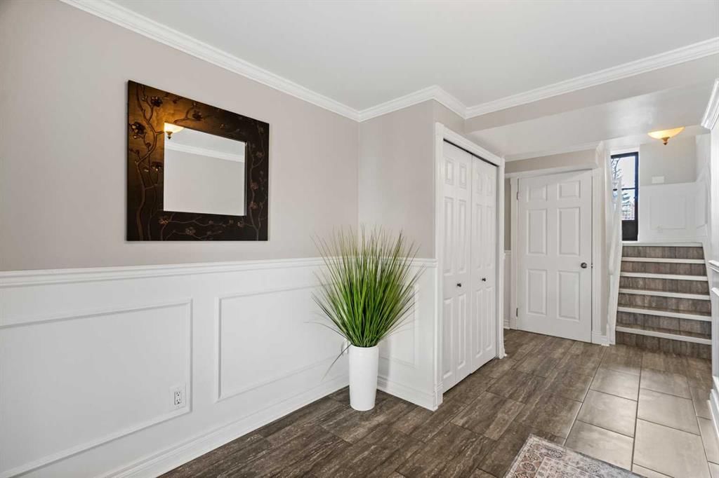 29, 1011 Canterbury Drive SW, Calgary — photo 3 of 50