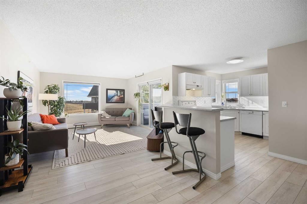1301, Tuscarora Manor NW, Calgary — main listing photo