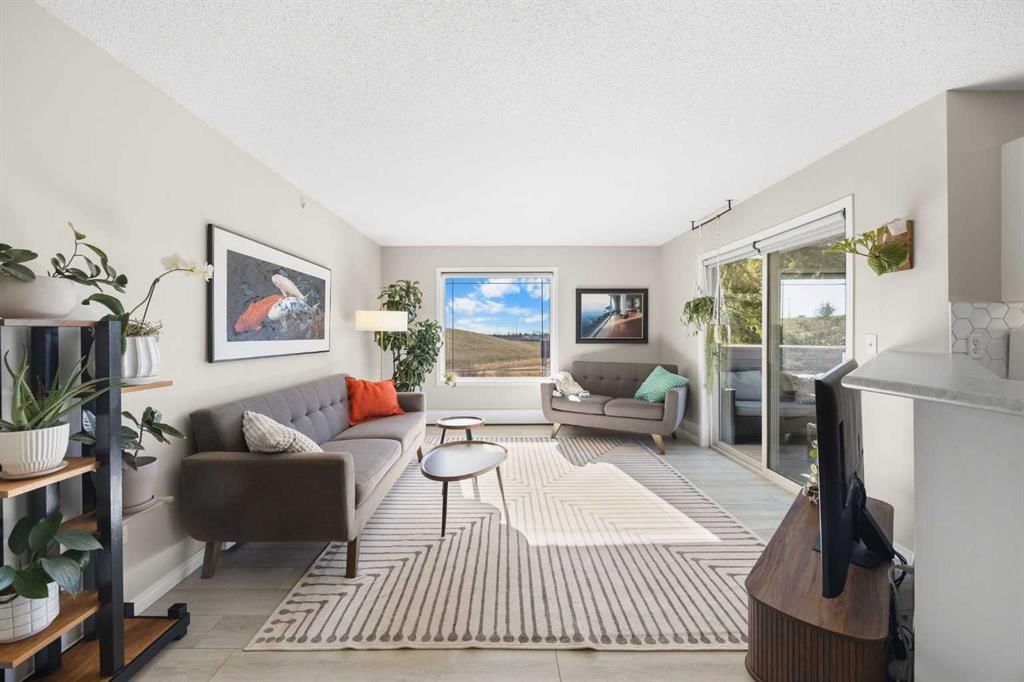 1301, Tuscarora Manor NW, Calgary — photo 2 of 30