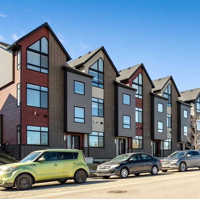 2919 136 Avenue NW, Calgary — main listing photo