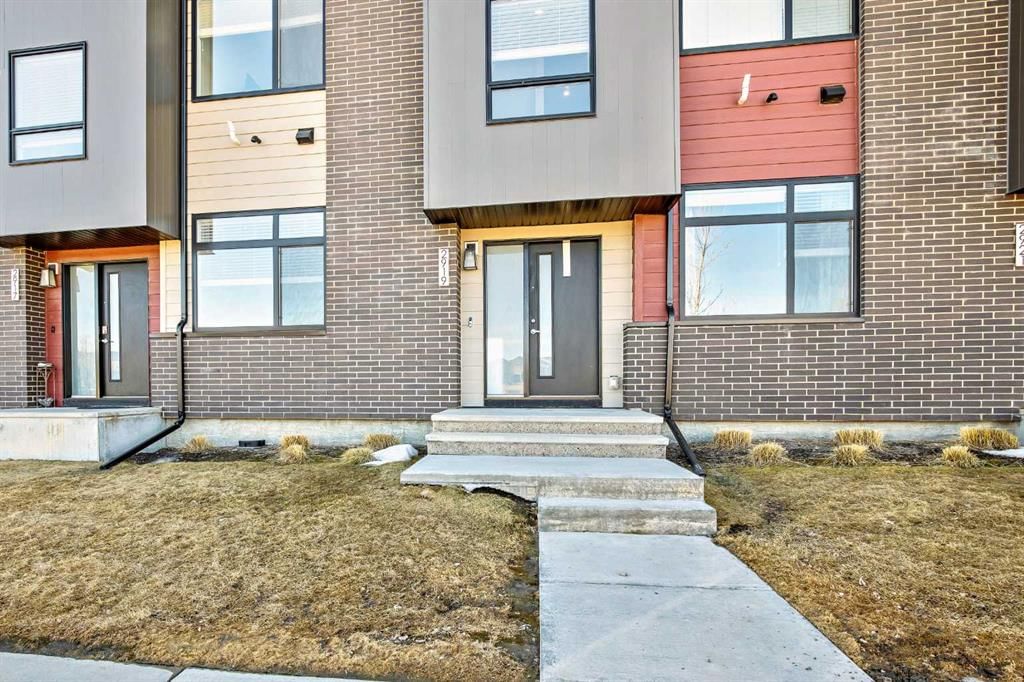 2919 136 Avenue NW, Calgary — photo 2 of 35