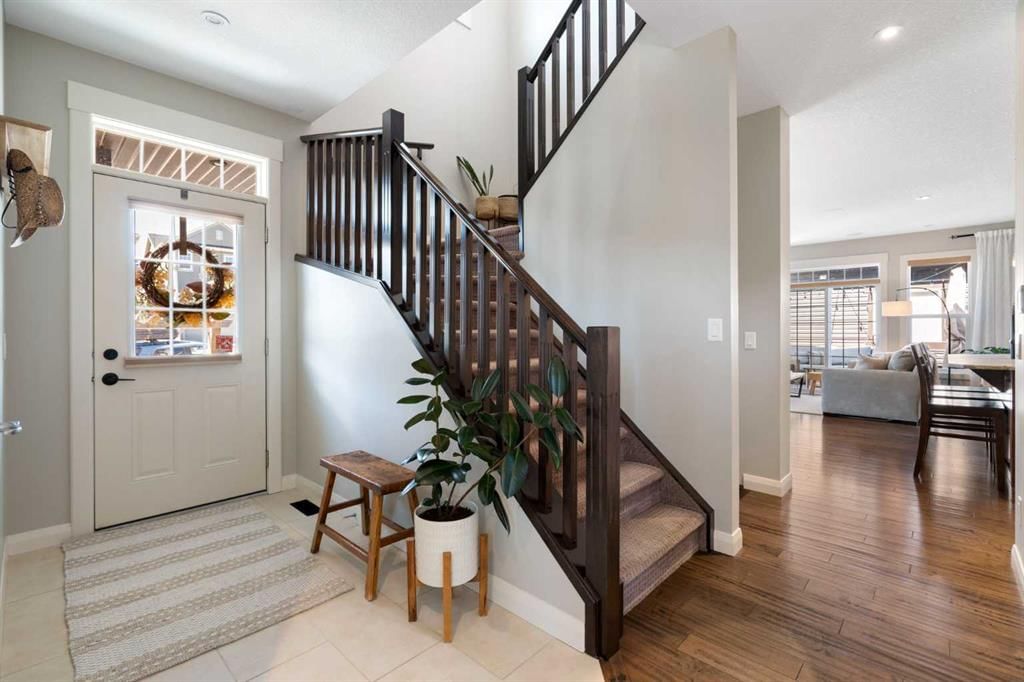 210 Silverado Plains Circle SW, Calgary — photo 5 of 45