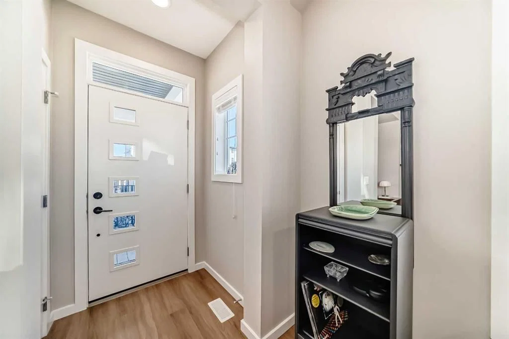 277 Lucas Avenue NW, Calgary — photo 2 of 23