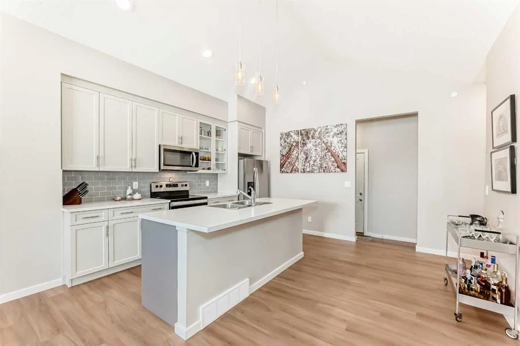 277 Lucas Avenue NW, Calgary — photo 3 of 23