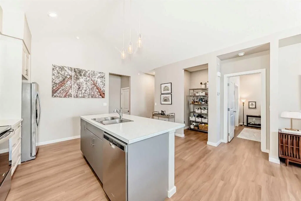 277 Lucas Avenue NW, Calgary — photo 4 of 23