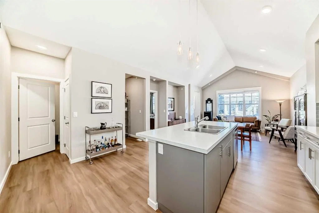 277 Lucas Avenue NW, Calgary — photo 5 of 23