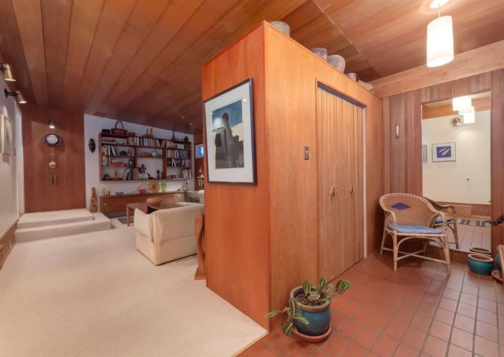 4340 Viscount Drive NW, Calgary — photo 3 of 50