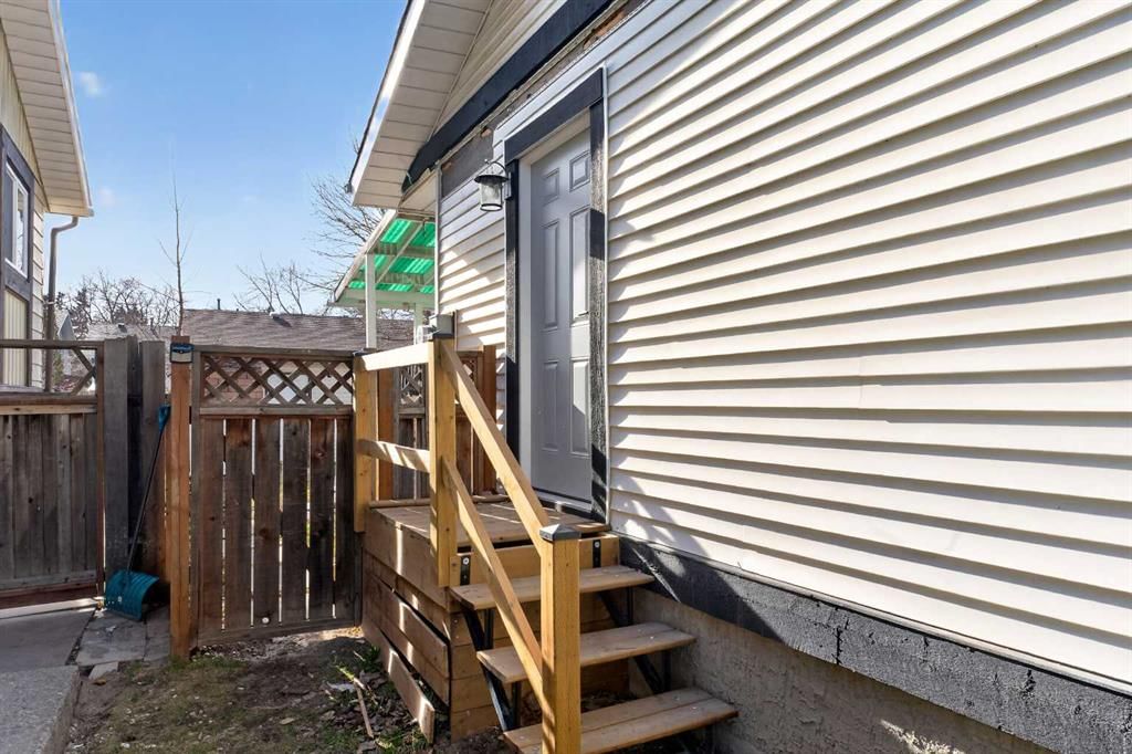 3319 56 Street NE, Calgary — photo 4 of 34