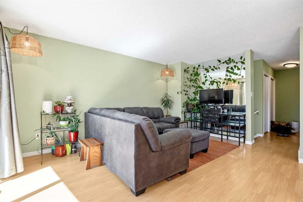 240 27 Avenue NW, Calgary — photo 3 of 50