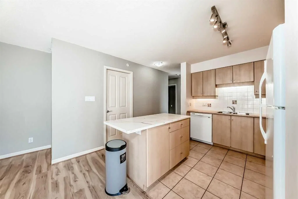 1701, 650 10 Street SW, Calgary — photo 3 of 30