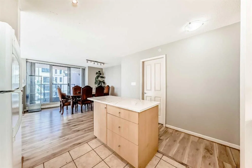 1701, 650 10 Street SW, Calgary — photo 5 of 30