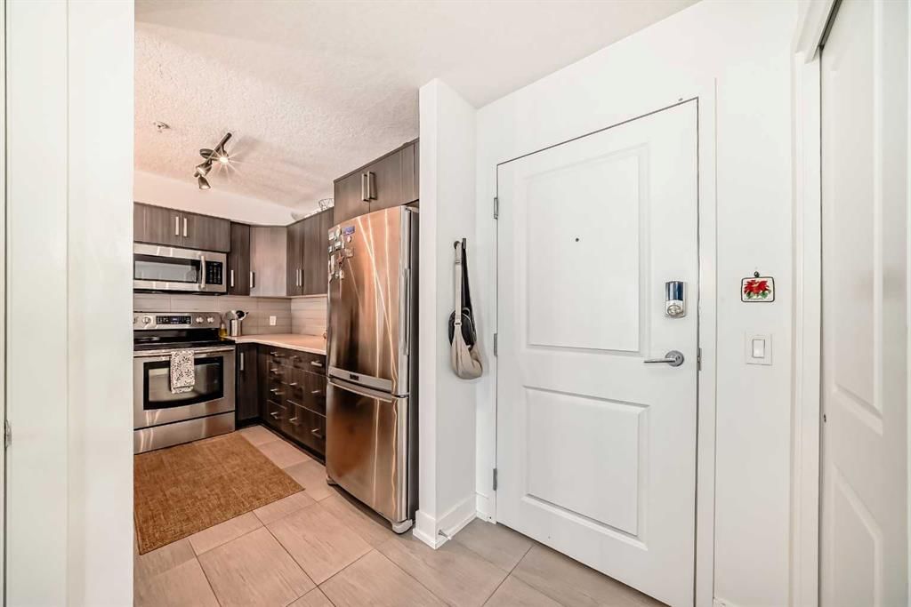 210, 611 Edmonton Trail NE, Calgary — photo 5 of 48