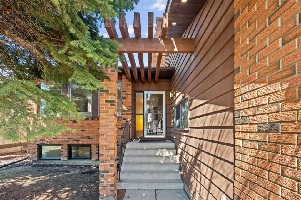 7 Edenwold Place NW, Calgary — photo 2 of 44