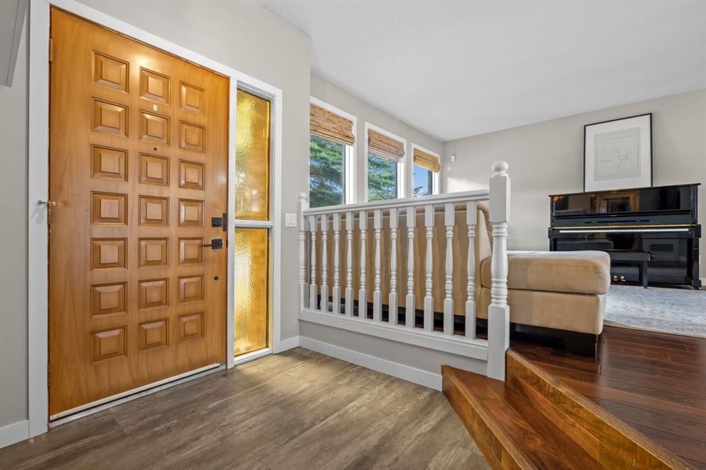 7 Edenwold Place NW, Calgary — photo 3 of 44