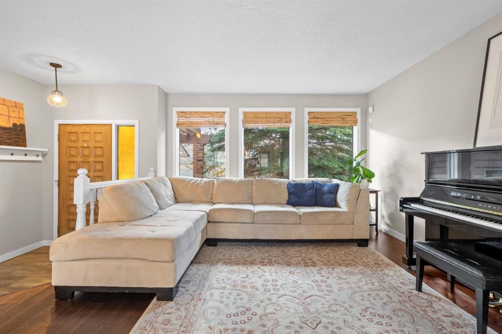 7 Edenwold Place NW, Calgary — photo 4 of 44