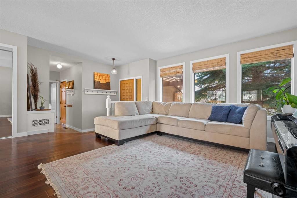 7 Edenwold Place NW, Calgary — photo 5 of 44