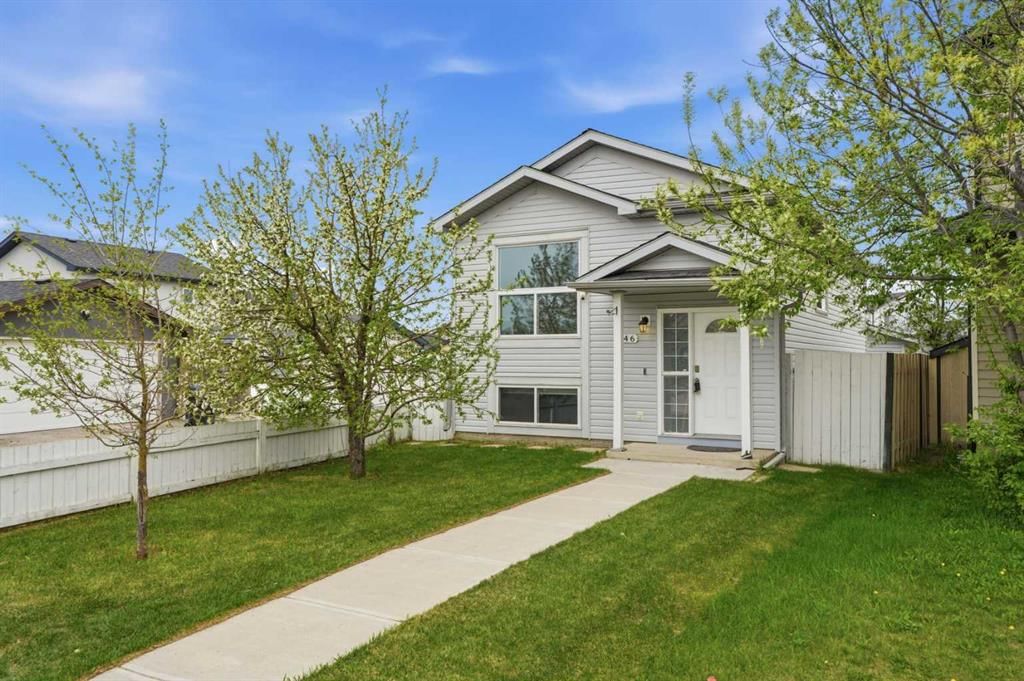 246 Martinvalley Mews NE, Calgary — photo 2 of 31