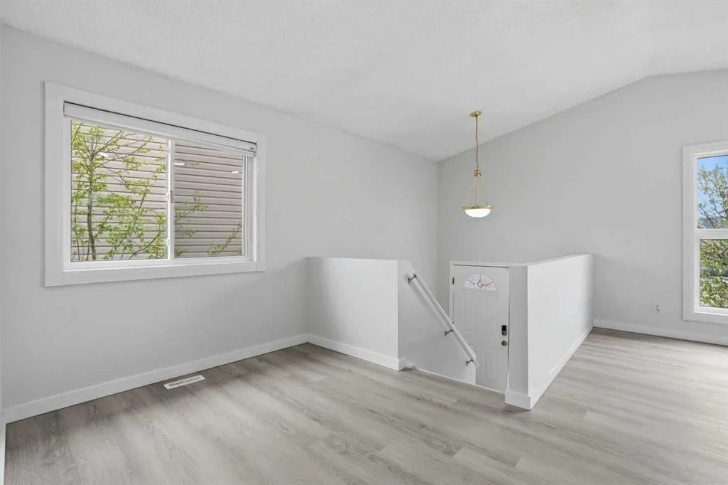 246 Martinvalley Mews NE, Calgary — photo 5 of 31