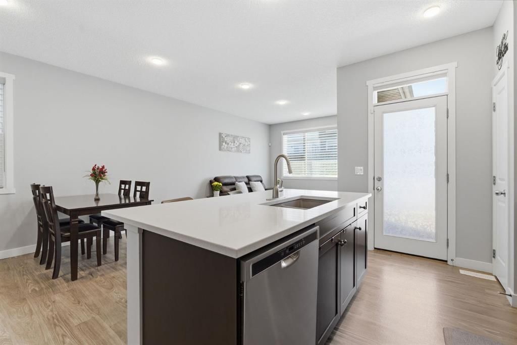 131 Walcrest Way SE, Calgary — photo 4 of 49