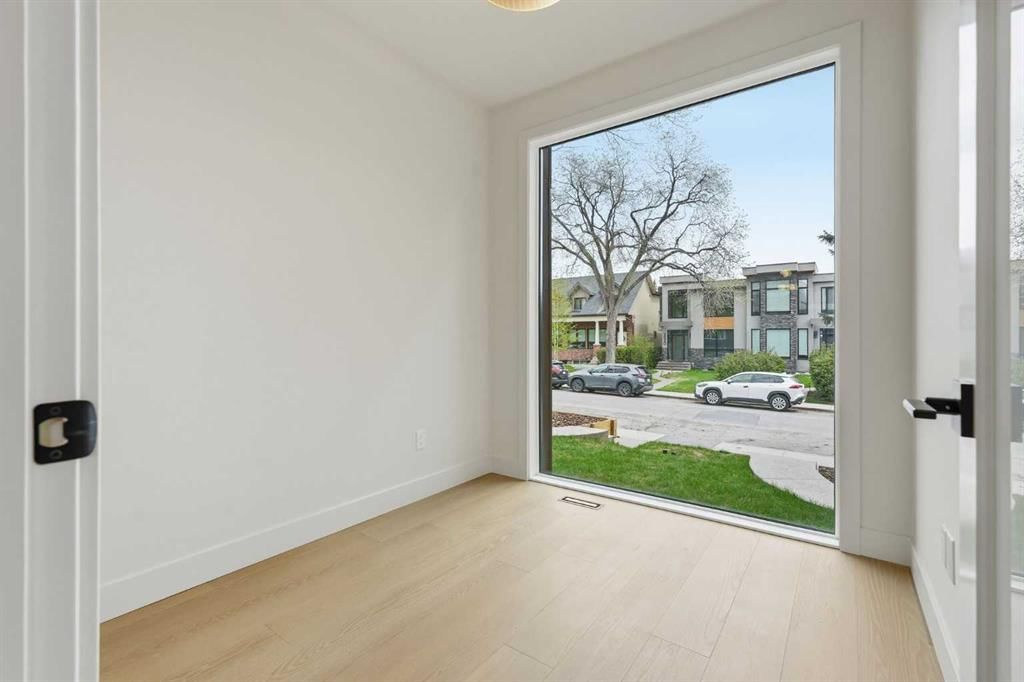 2521 19A Street SW, Calgary — photo 4 of 50