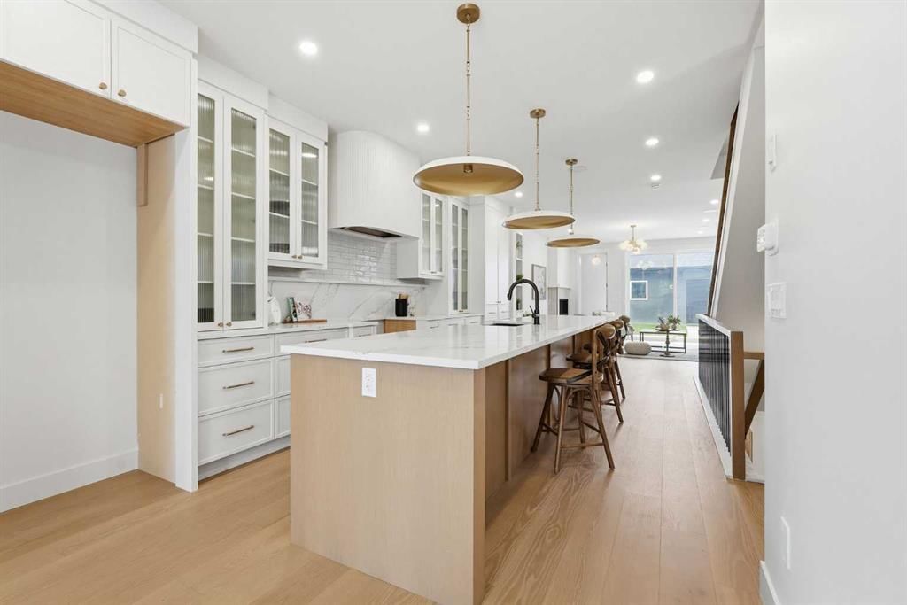 2521 19A Street SW, Calgary — photo 5 of 50