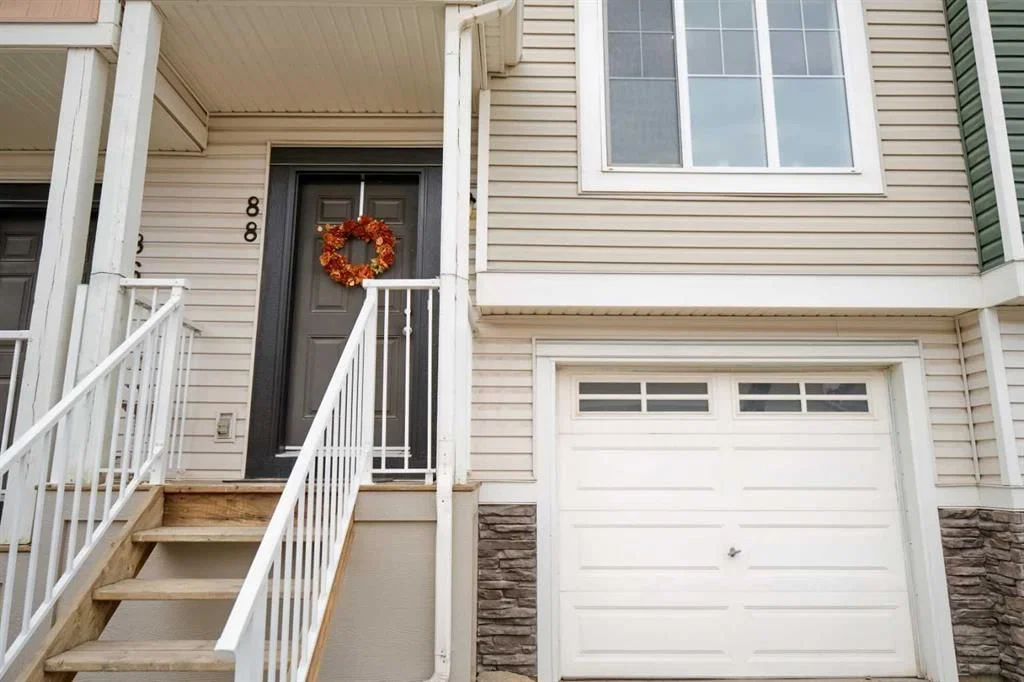 88 Pantego Lane NW, Calgary — photo 2 of 25