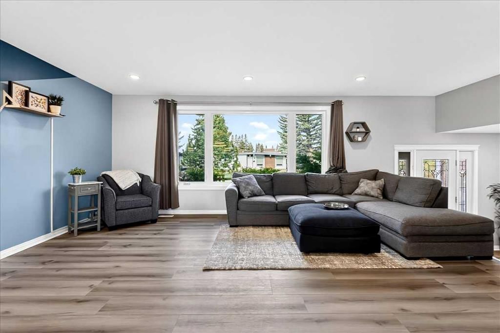 611 Lake Linnet Crescent SE, Calgary — photo 5 of 32