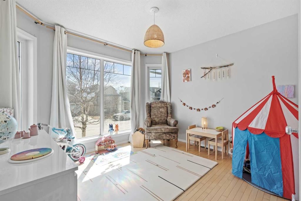 52 Evansford Road NW, Calgary — photo 4 of 39