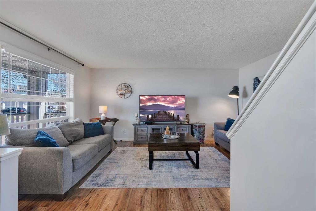 79 Mt Apex Green SE, Calgary — photo 5 of 38