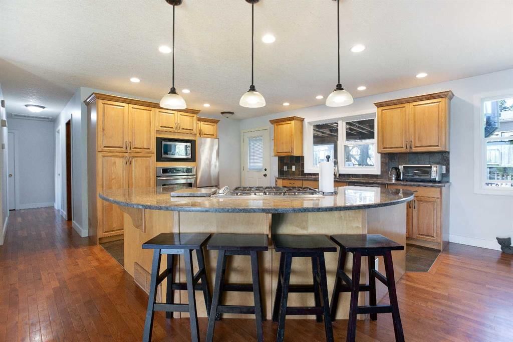 227 Cantrell Place SW, Calgary — photo 4 of 44