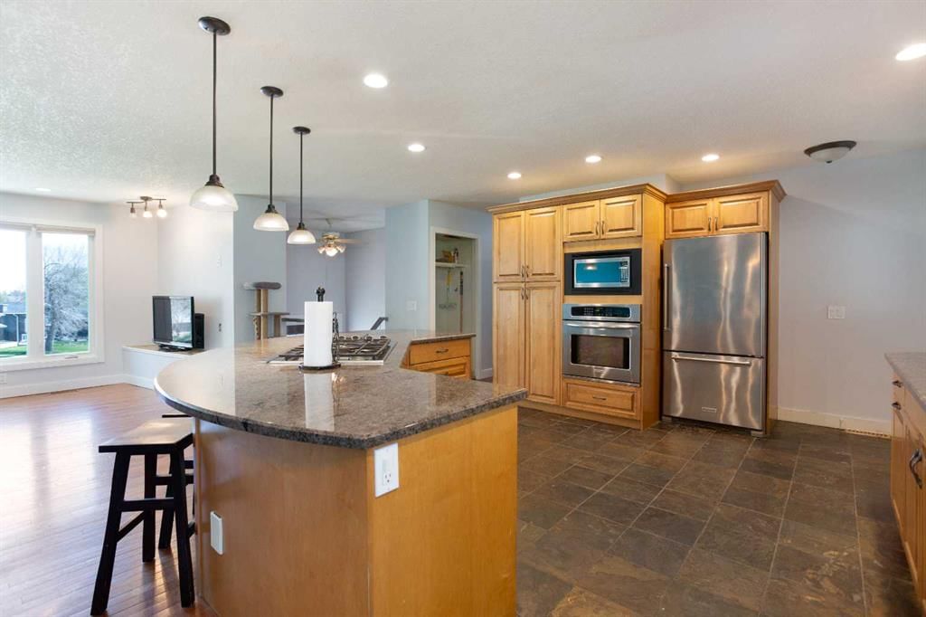 227 Cantrell Place SW, Calgary — photo 5 of 44