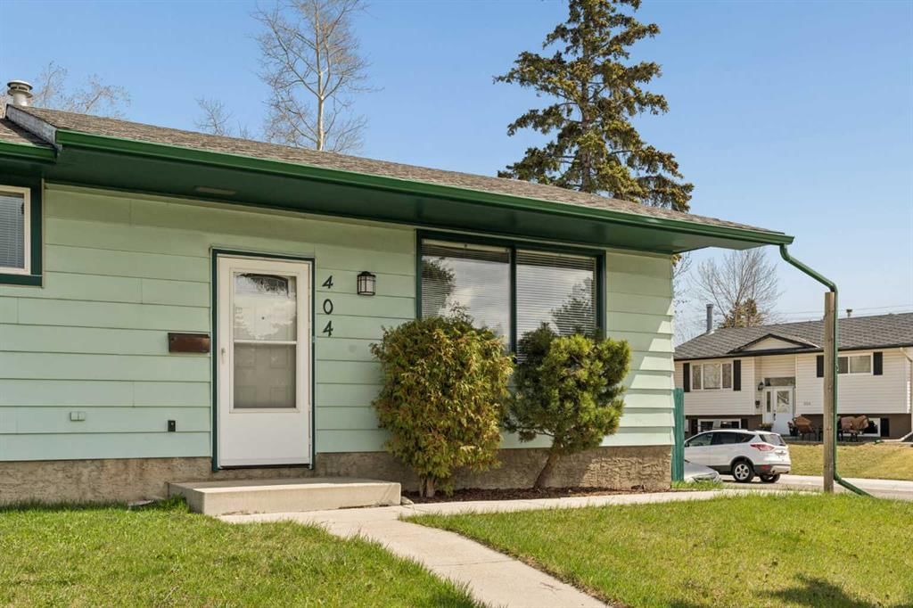 404 Manora Way NE, Calgary — main listing photo