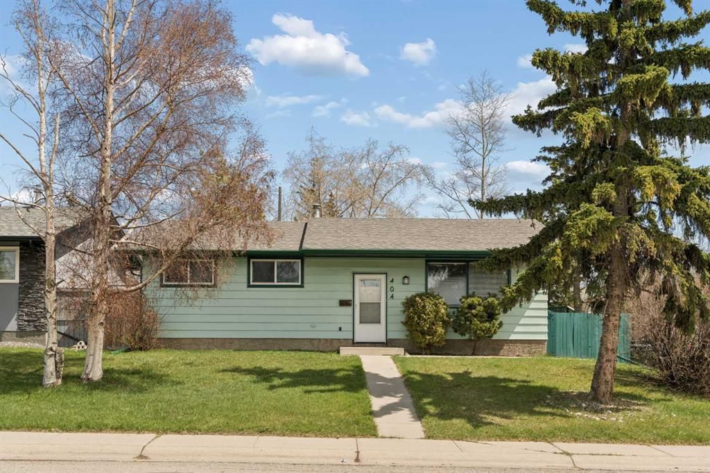 404 Manora Way NE, Calgary — photo 4 of 36