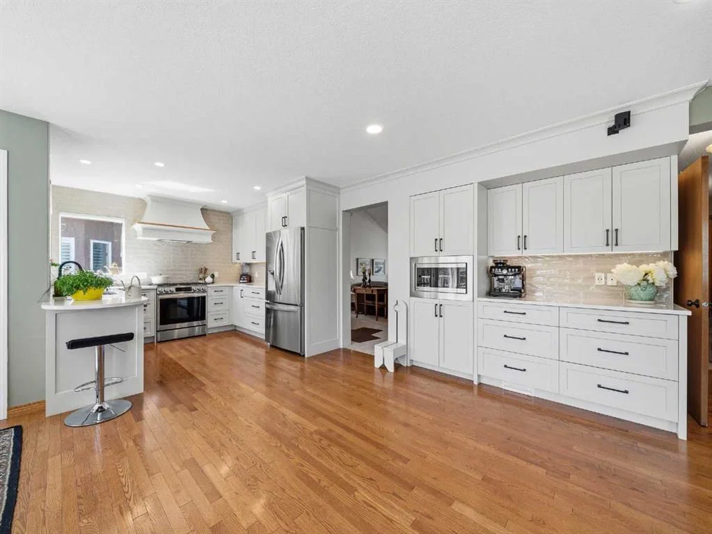 208 Shawnee Gardens SW, Calgary — photo 5 of 49