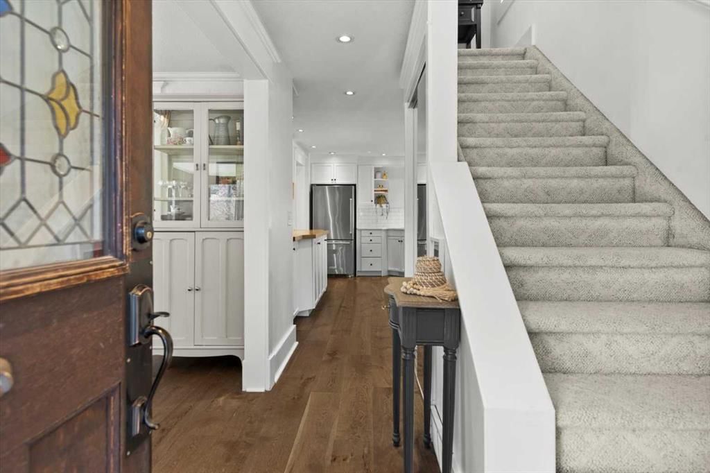 809 15 Street NW, Calgary — photo 4 of 50