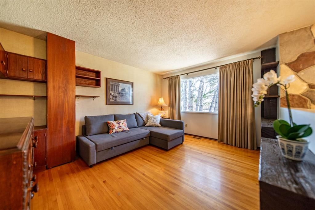 3030 31A Street SE, Calgary — photo 5 of 41