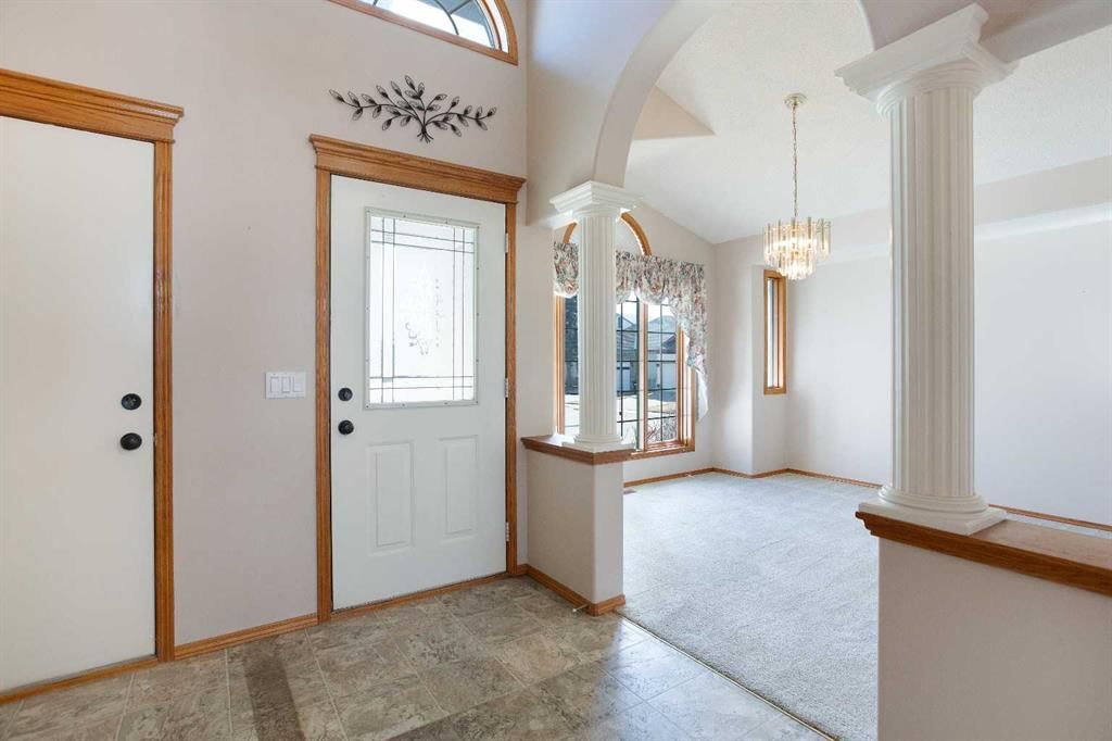 54 Shawbrooke Place SW, Calgary — photo 3 of 41