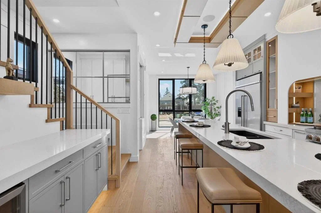 1708 21 Avenue NW, Calgary — photo 3 of 44