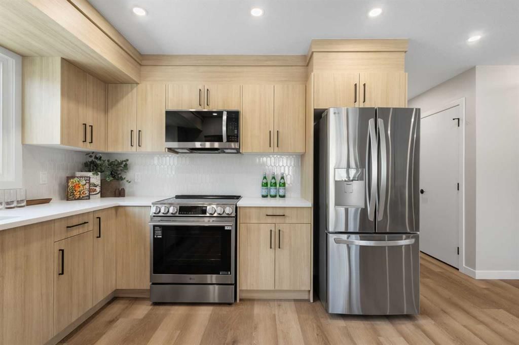 198 Silver Brook Road NW, Calgary — main listing photo