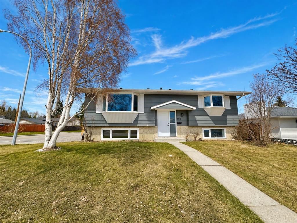 198 Silver Brook Road NW, Calgary — photo 2 of 30