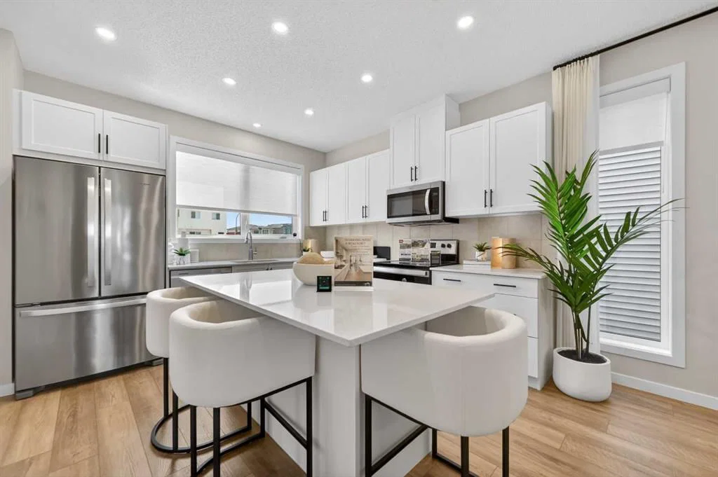 16 Belmont Place SW, Calgary — photo 5 of 15