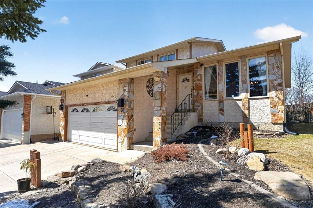 31 Edgepark Way NW, Calgary — main listing photo