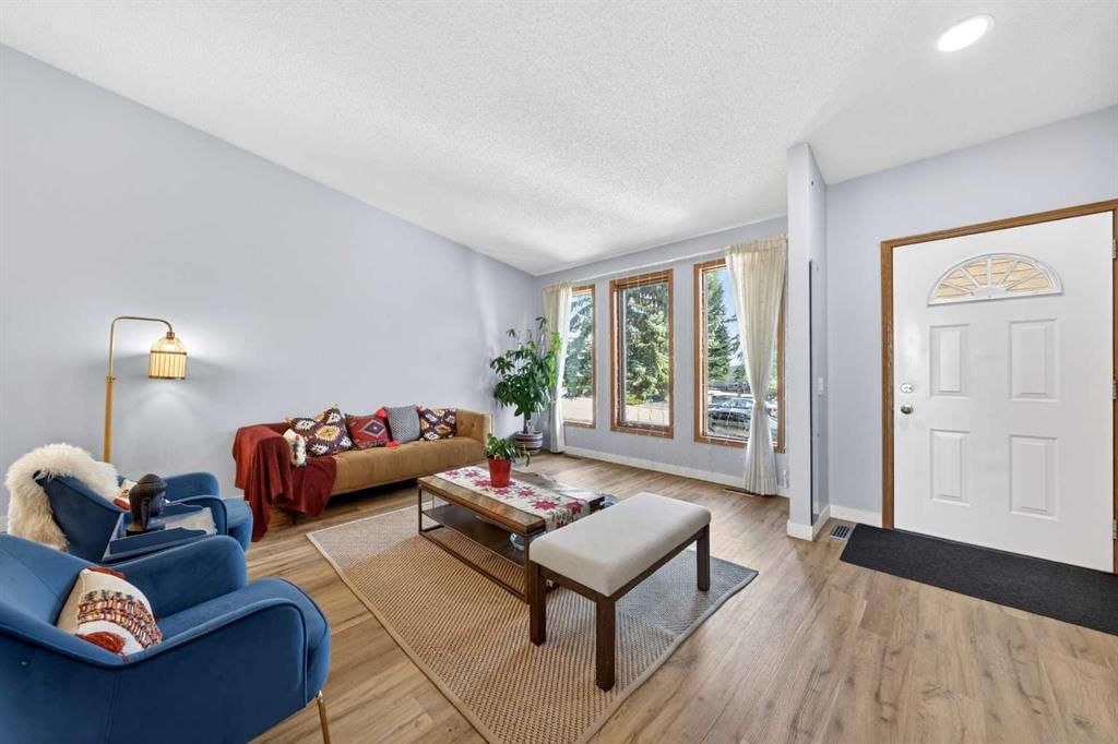 31 Edgepark Way NW, Calgary — photo 3 of 42