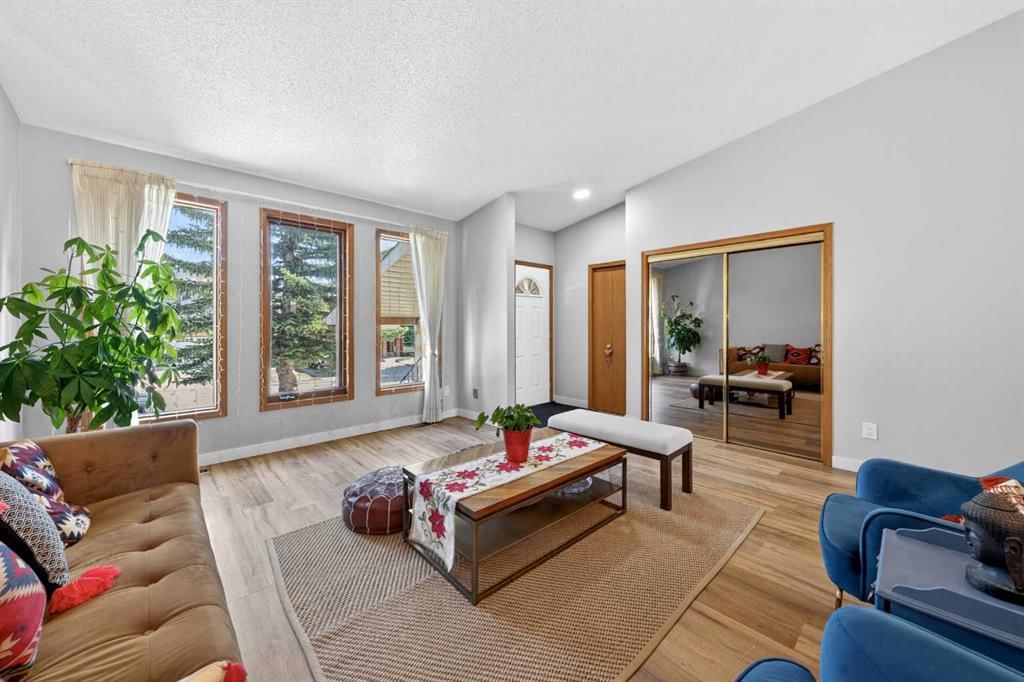 31 Edgepark Way NW, Calgary — photo 4 of 42