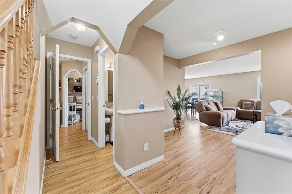 21 Panamount Crescent NW, Calgary — photo 3 of 37